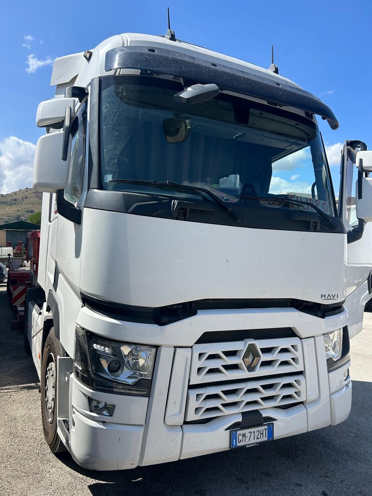 Frontale di camion B.C.R. pronto per uscire in missione